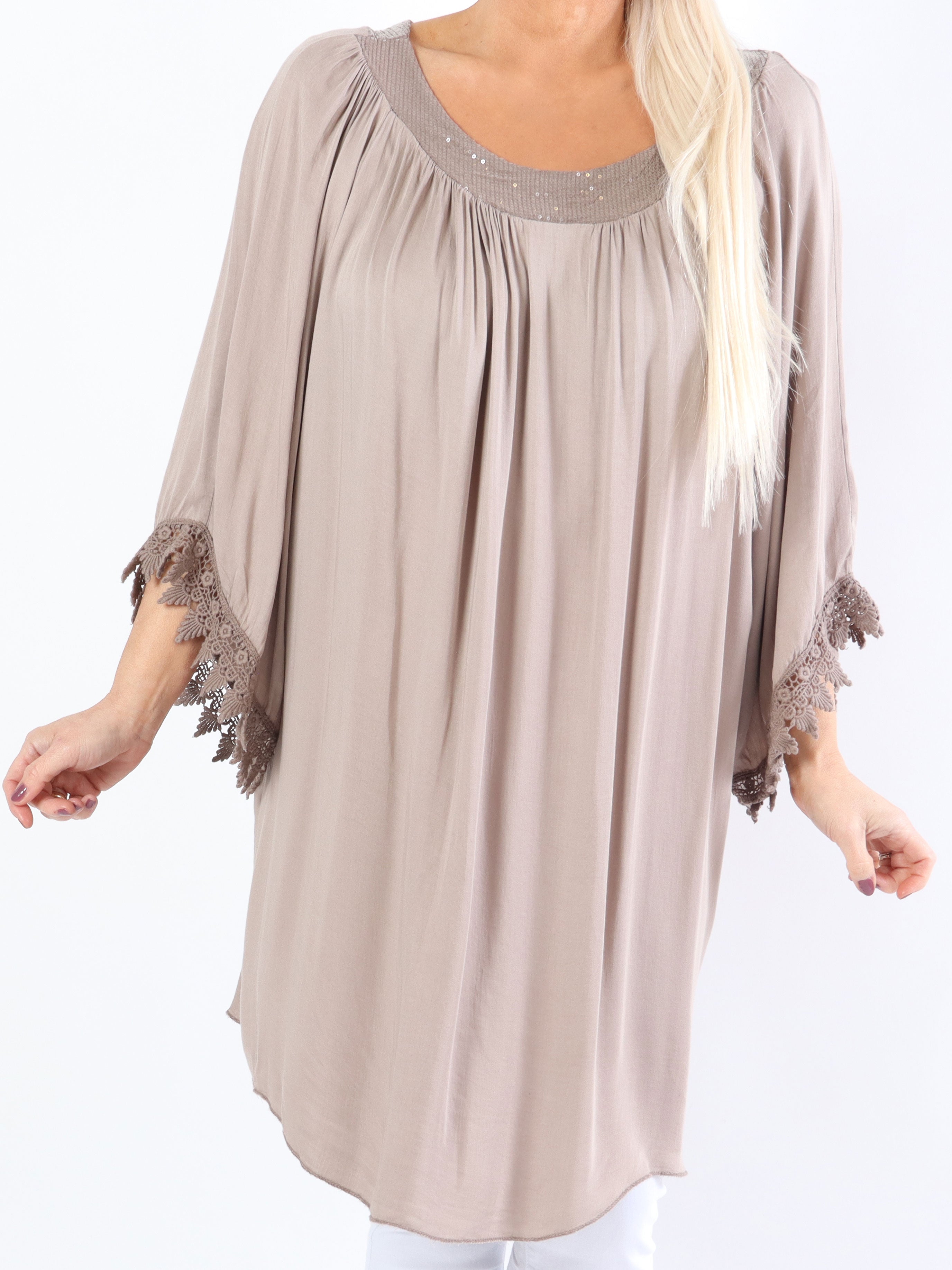 Dolores - Tunikaklänning i plus size med paljetter och broderier